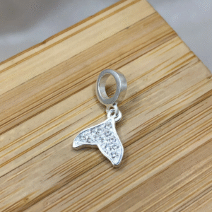 Berloque de prata 925 cauda de sereia cravejada