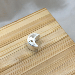 Berloque de prata 925 lua vazada com estrela