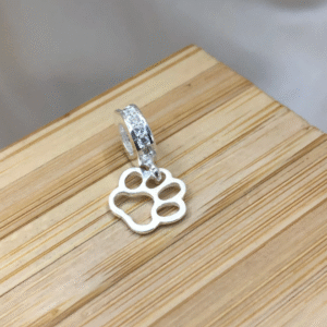 Berloque de prata 925 patinha de cachorro