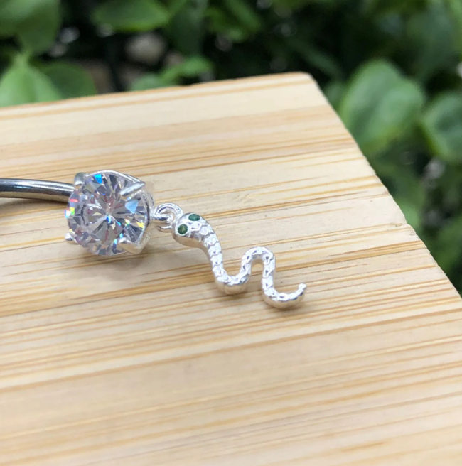 Piercing de prata 925 de furo umbigo zircônia com cobra cravejada - Imagem 3