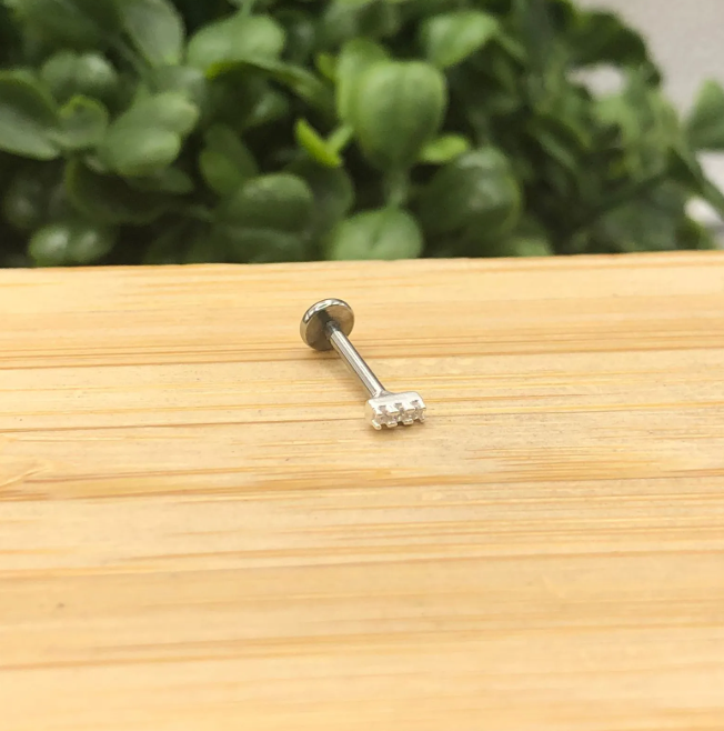 Piercing de prata 925 de furo ponto de luz base reta