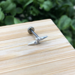 Piercing de prata 925 de furo h6 raio cravejado com zircônia base bolinha para tragus, helix e tash rock