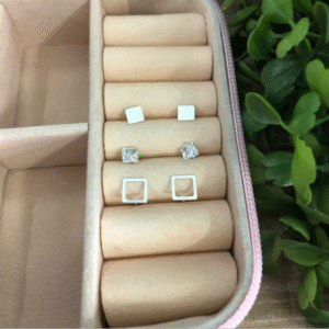 Trio de brincos de prata 925 formas quadradas e pedra branca