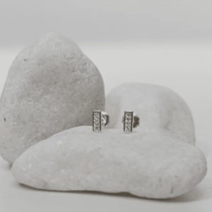 Brinco de prata 925 retângulo Pequeno cravejado