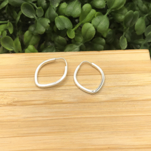 Argola de prata 925 oval grossa 02 fio quadrado 2,5cm