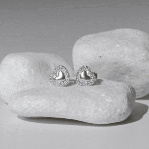 Brinco de prata 925 coração liso com borda cravejado