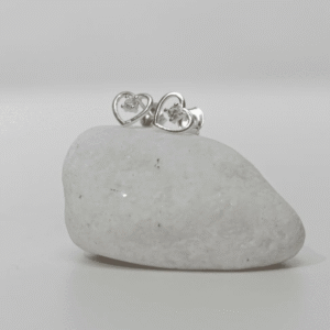 Brinco de prata 925 coração liso vazado com zircônia