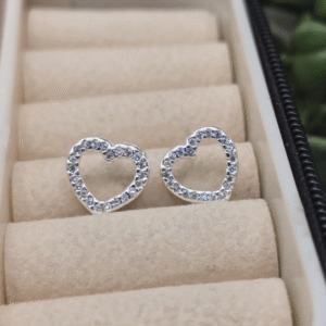 Brinco de prata 925 coração cravejado vazado