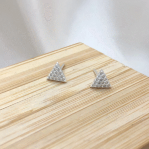Brinco de prata 925 triangulo cravejado com zirconia