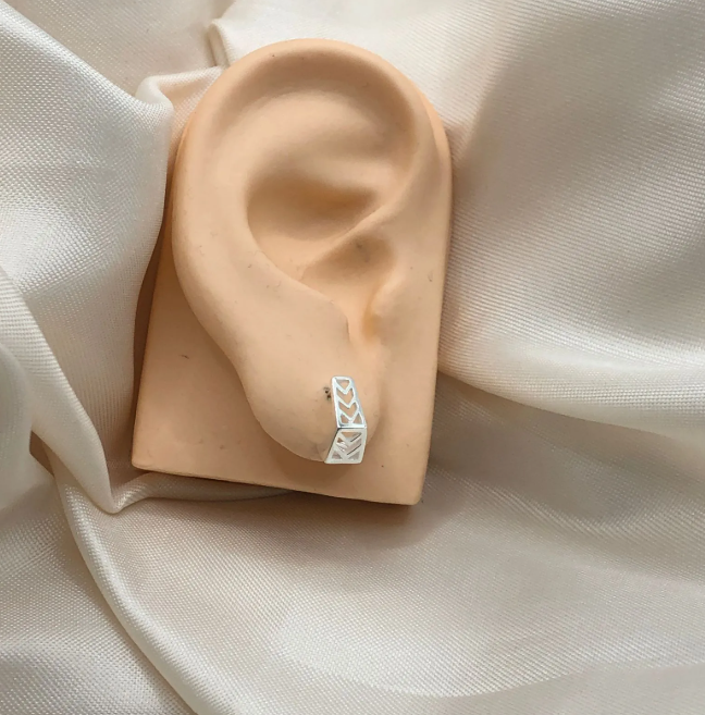 Brinco de prata 925 triangulo retangulo com setas - Imagem 4