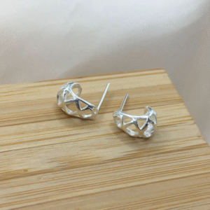 Brinco de prata 925 gota vazada trabalhada