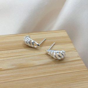 Brinco de prata 925 gota com detalhes vazados