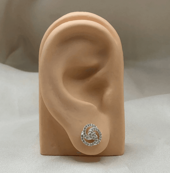 Brinco de prata 925 circulo 3 pétalas cravejadas com flor | Brincos