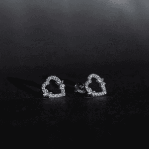 Brinco de prata 925 coração cravejado com borboletas | Brincos