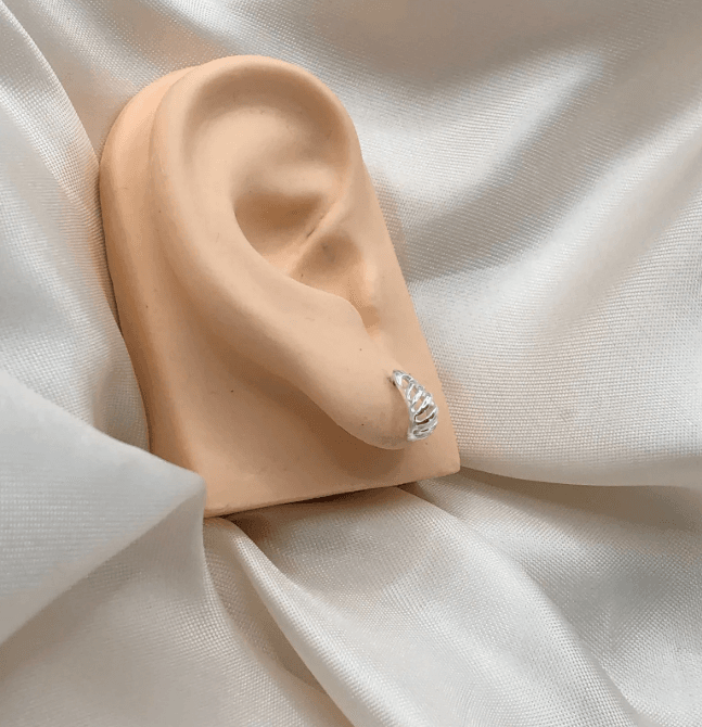 Brinco de prata 925 gota com detalhes vazados | Brincos