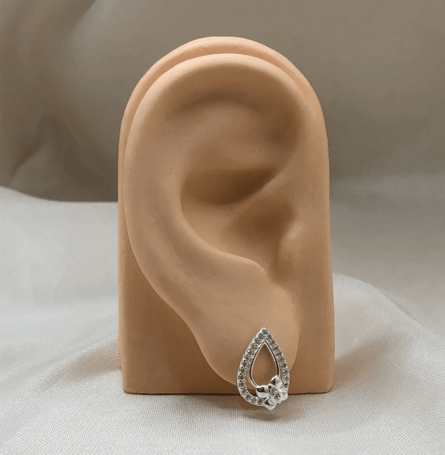 Brinco de prata 925 gota vazada cravejada com borboleta | Brincos