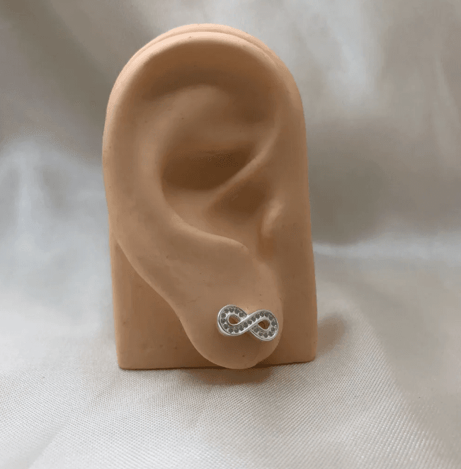 Brinco de prata 925 inspiração infinito cravejado brilhante | Brincos