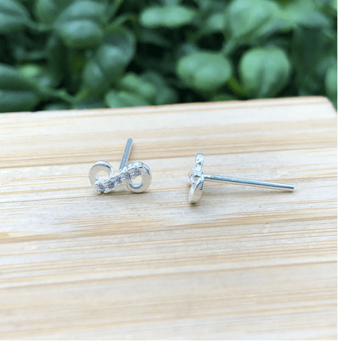 Brinco de prata 925 mini infinito cravejado | Brincos