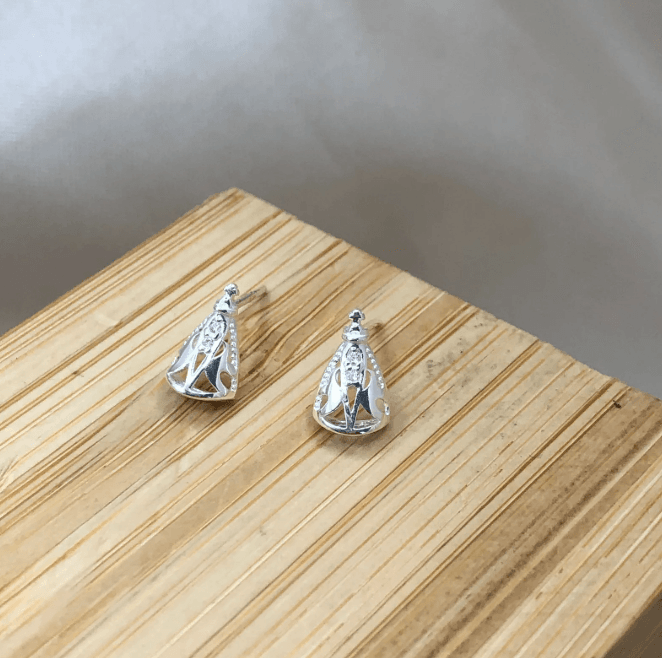 Brinco de prata 925 n. sra. aparecida com detalhes vazados | Brincos