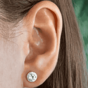 Brinco de prata 925 ponto de luz borda cravejada | Brincos