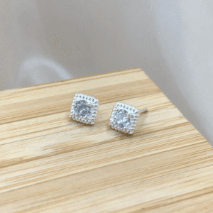 Brinco de prata 925 quadrado pedra zirconia com borda torcida | Brincos