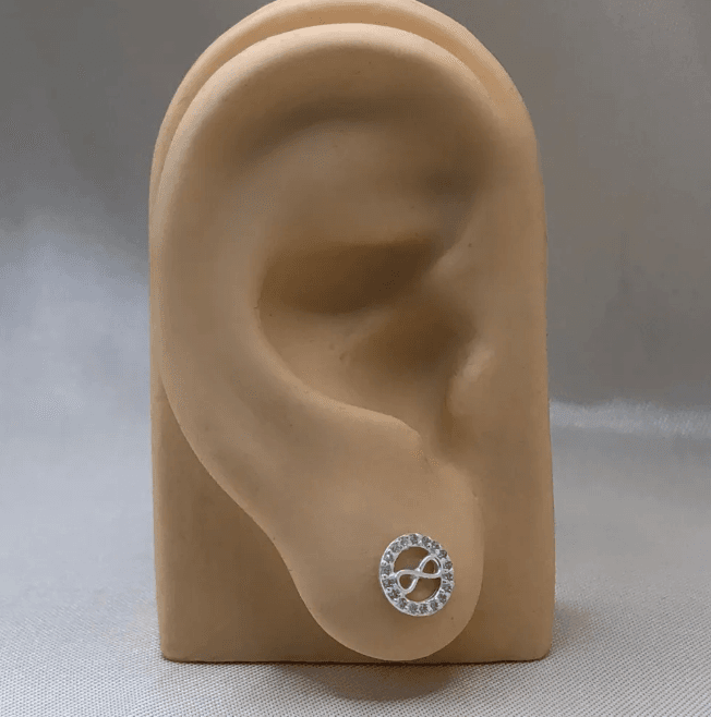 Brinco de prata 925 redondo infinito com borda cravejada | Brincos