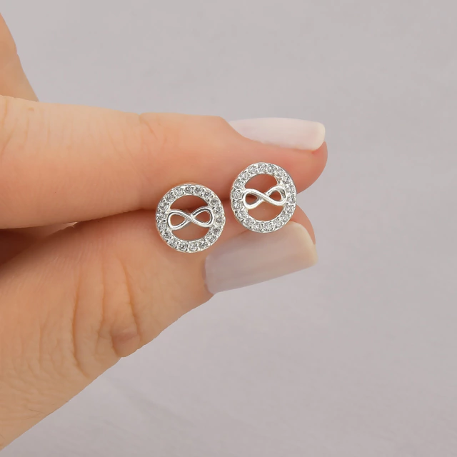 Brinco de prata 925 redondo infinito com borda cravejada | Brincos