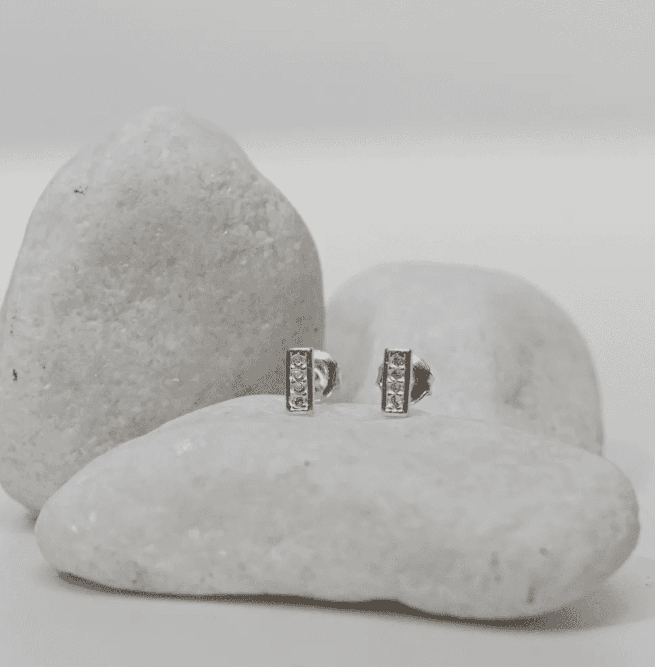 Brinco de prata 925 retângulo Pequeno cravejado | Brincos