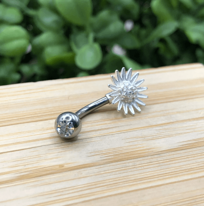 Piercing de prata 925 de furo umbigo girassol com detalhes cravejado | Piercing