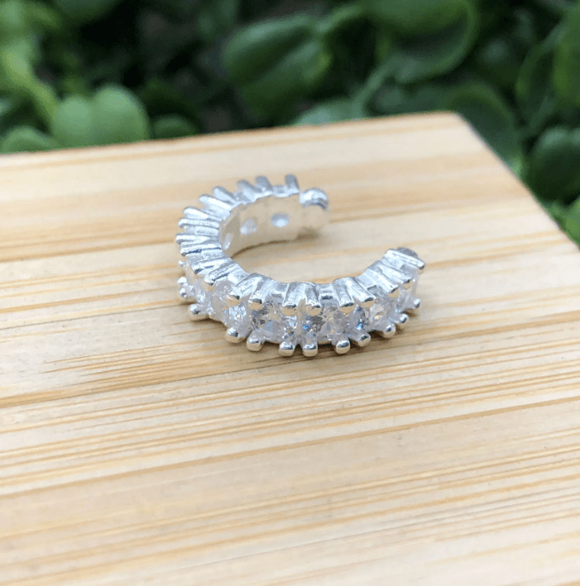 Piercing de prata 925 fake trabalhado com pedras zirconias | Piercing