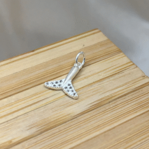 Pingente de prata 925 cauda de sereia cravejada | Pingentes