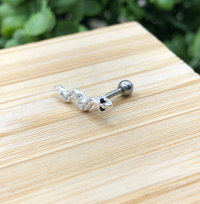 Piercing de prata 925 de furo h6 cobra cravejada base bolinha para conch, helix e tash rock - Imagem 2