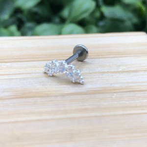 Piercing de prata 925 de furo h6 curvado com gotas zircônia base reta para tragus, helix e tash rock