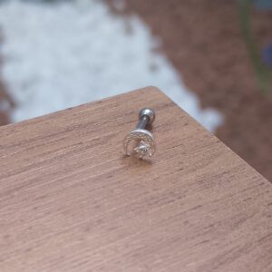 Piercing de prata 925 de furo h7 meia lua com detalhe Estrela cravejada base bolinha para tragus, helix e tash rock