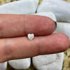 Piercing de Prata Coração Fechado Cravejado