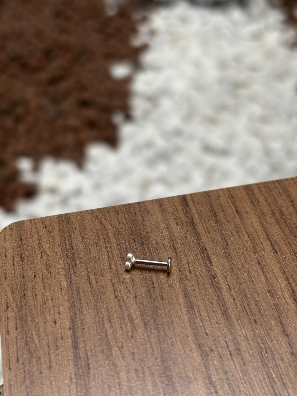 Piercing de prata 925 Florzinha e pontos para hélix, tragus, lóbulo e tash rock - Imagem 2