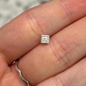 Piercing de prata 925 Quadrado ponto de luz para labret, helix e tash rock