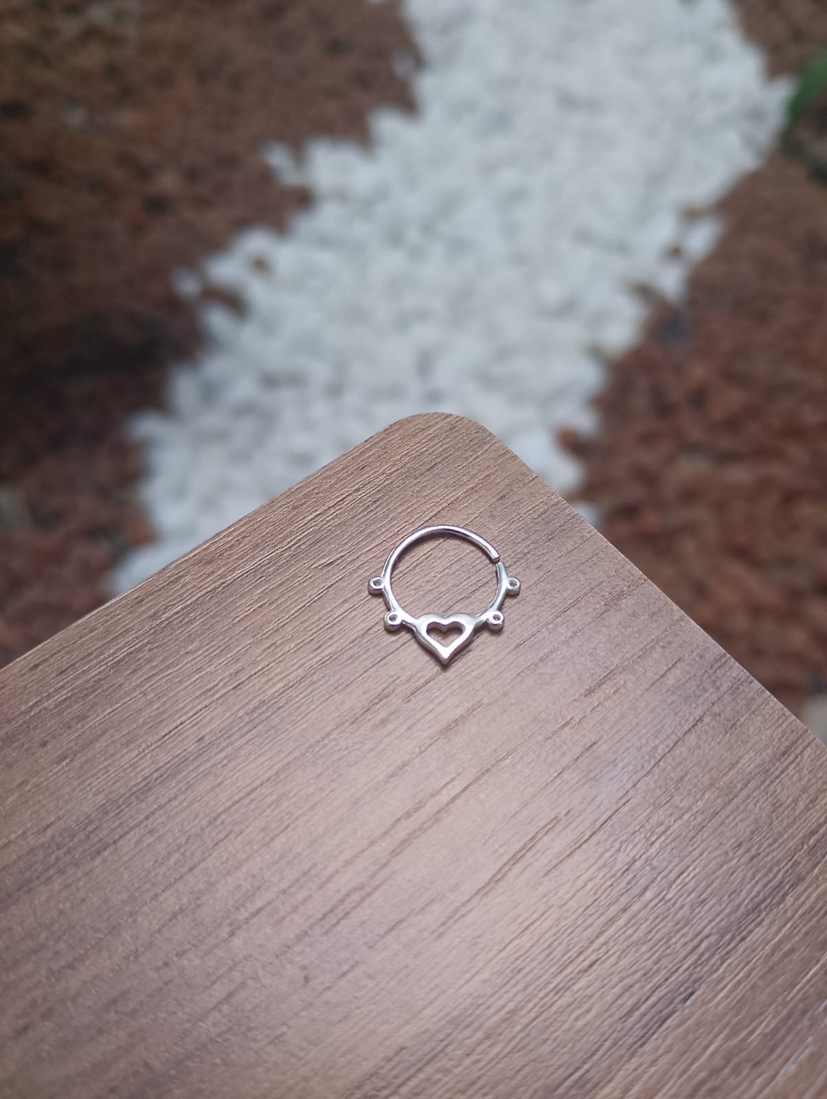 Piercing de prata 925 de furo Coração vazado