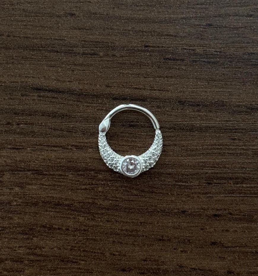 PIERCING ARGOLA 8MM CRAVEJADA COM PONTO DE LUZ PRATA 925 - Imagem 2