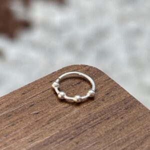 Piercing argolinha lisa com 4 esferas Prata 925