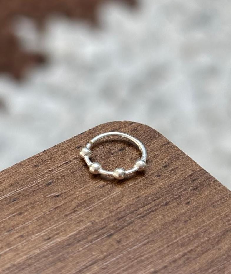Piercing argolinha lisa com 4 esferas Prata 925