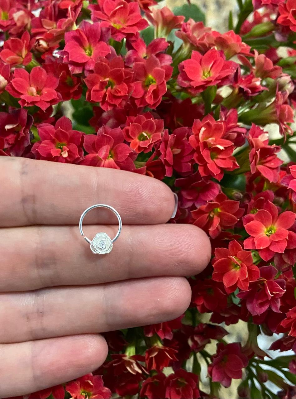 PIERCING ARGOLA TORÇÃO FLOR CRAVEJADA PRATA 925 - Imagem 2