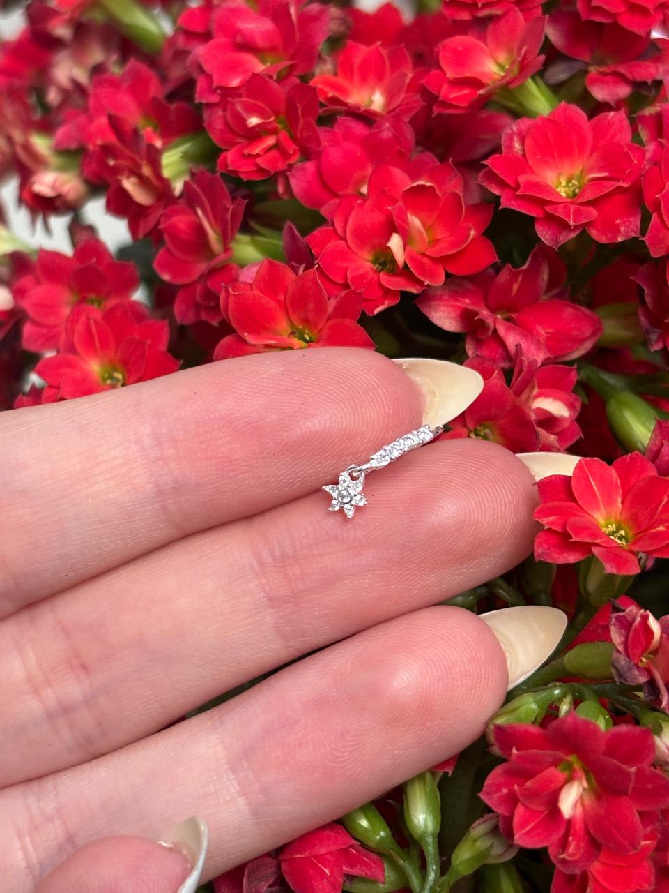 Piercing argolinha cravejada com pingente flor cravejada - Prata 925 - Imagem 2