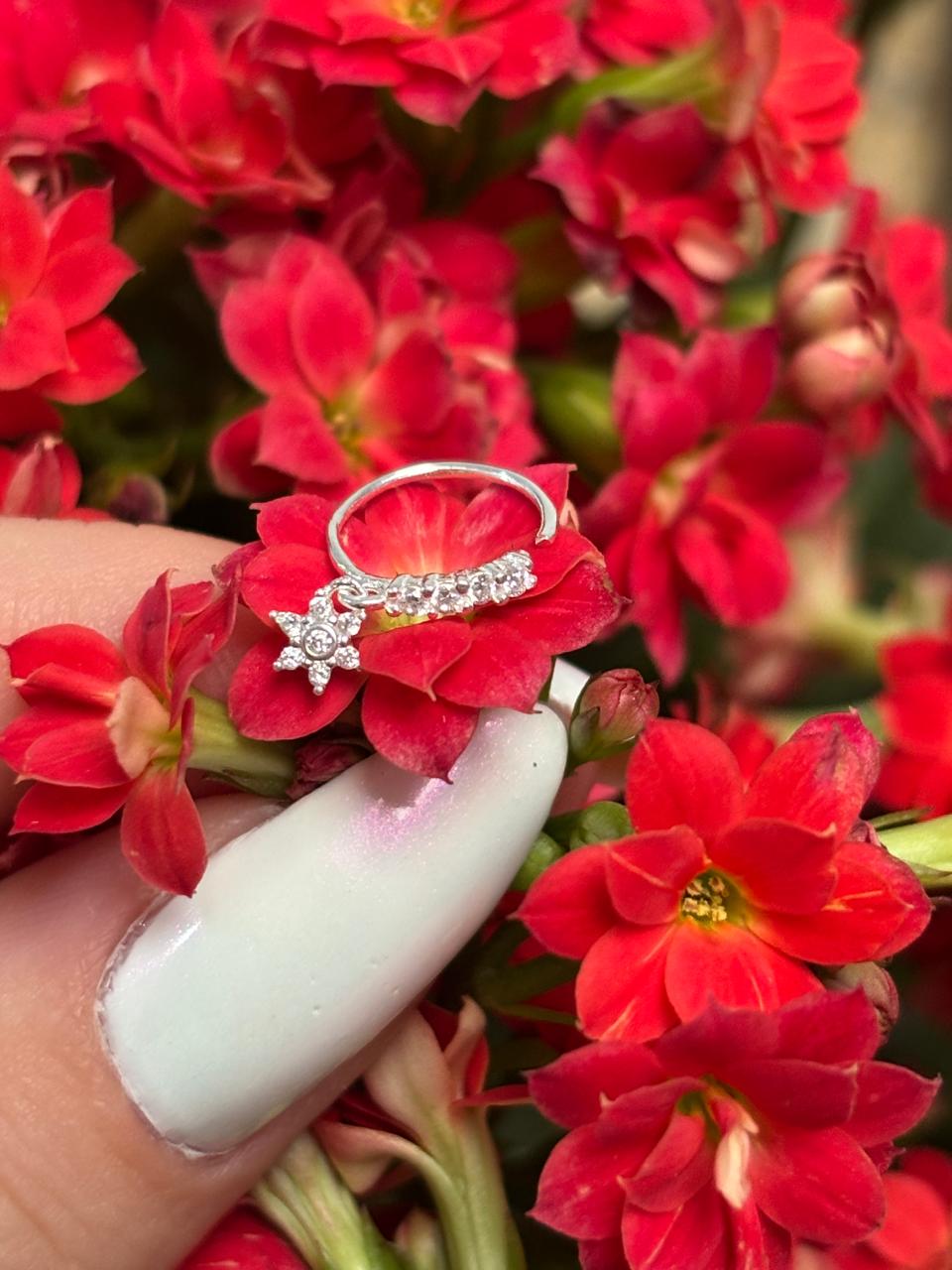 Piercing argolinha cravejada com pingente flor cravejada - Prata 925 - Imagem 3