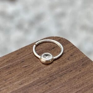 PIERCING ARGOLA TORÇÃO 1 PONTO DE LUZ PRATA 925 | Piercing