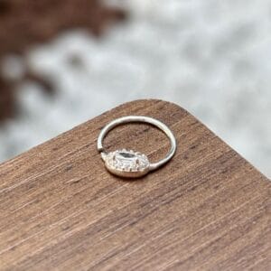 PIERCING ARGOLA TORÇÃO 8MM OVAL CRAVEJADO PRATA 925 | Piercing