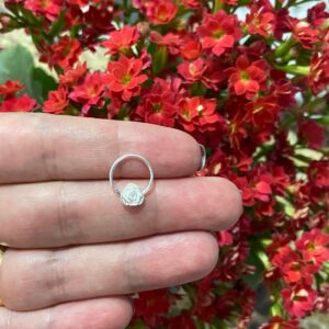 PIERCING ARGOLA TORÇÃO FLOR CRAVEJADA PRATA 925 | Piercing