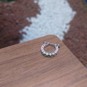 Piercing Conch Cravejado com Zircônia Colorida | Piercing