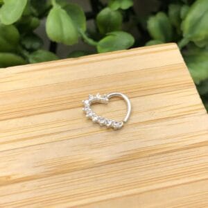 Piercing de prata 925 de furo coração cravejado para labret, daith e anti-hélix | Piercing