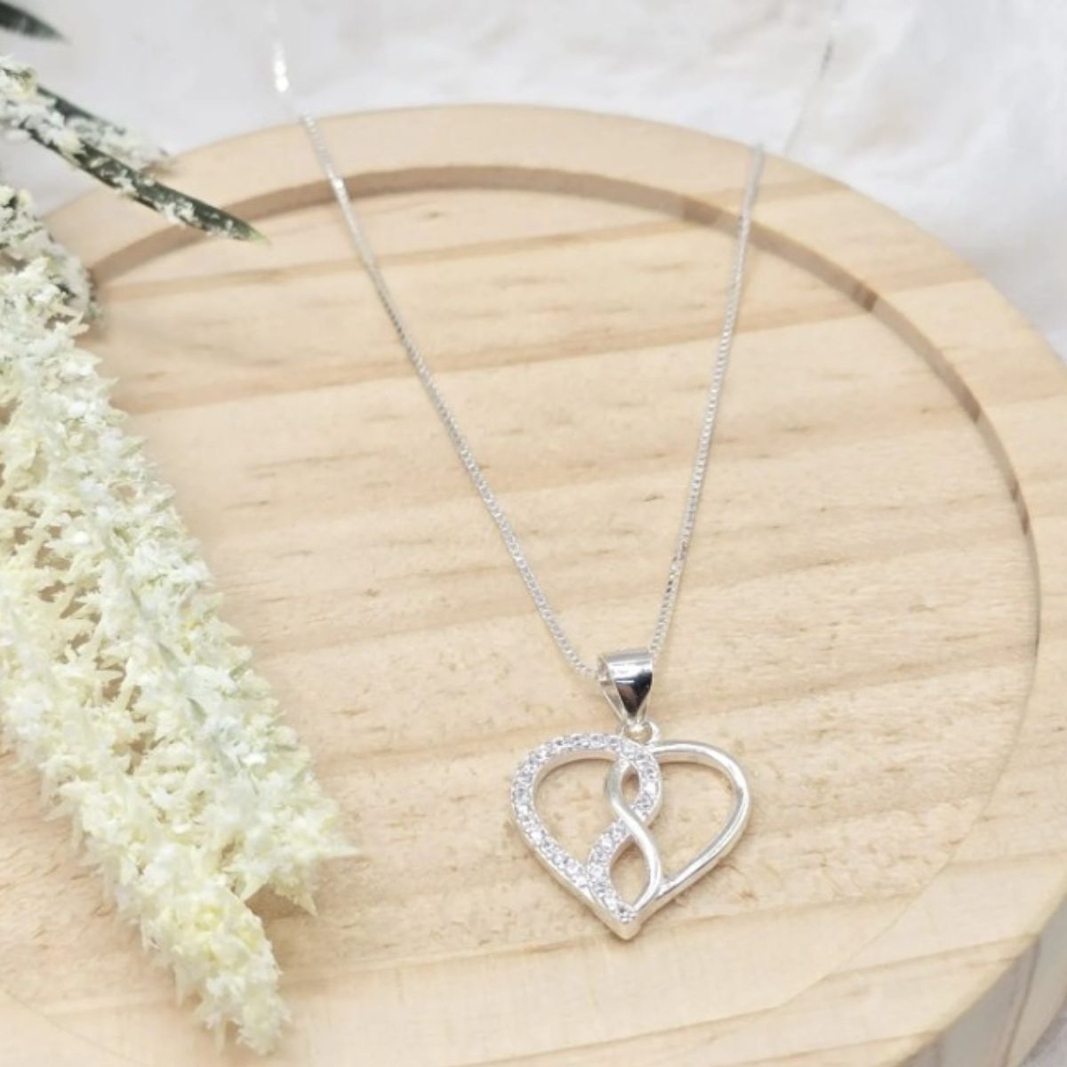 Corrente de prata 925 com pingente coração com infinito no meio metade cravejado - Imagem 2